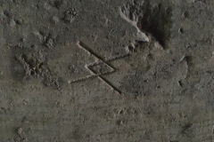 Marian type mark, centre of tunnel