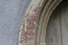 Arch moulding with initials