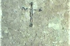 C07) North rectangular pillar, south side. A very small cross that has been gone over in pencil.
